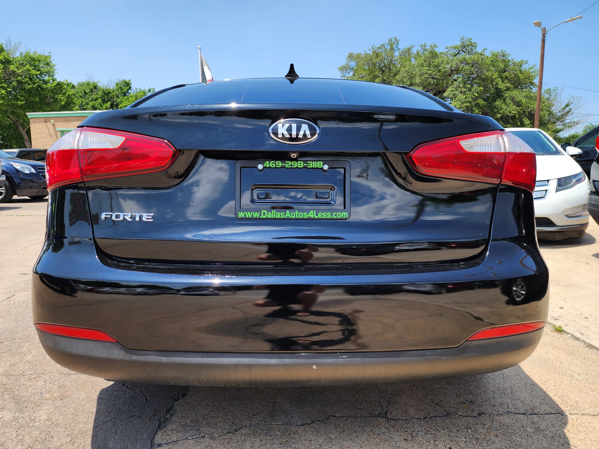 2016 BLACK /GRAY KIA FORTE LX LX (KNAFX4A60G5) , AUTO transmission, located at 2660 S.Garland Avenue, Garland, TX, 75041, (469) 298-3118, 32.885551, -96.655602 - Welcome to DallasAutos4Less, one of the Premier BUY HERE PAY HERE Dealers in the North Dallas Area. We specialize in financing to people with NO CREDIT or BAD CREDIT. We need proof of income, proof of residence, and a ID. Come buy your new car from us today!! This is a Very clean 2016 KIA FORTE L - Photo #4